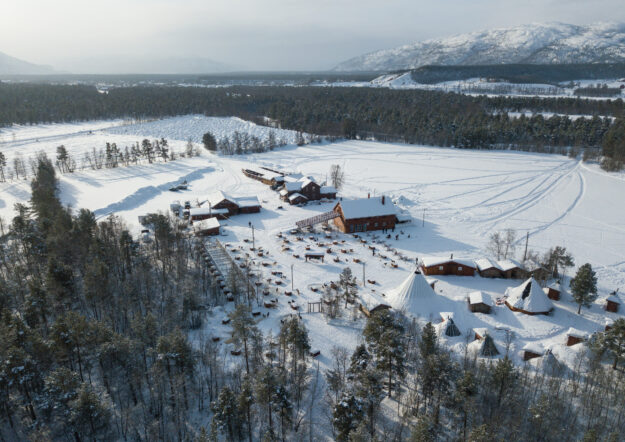 Holmen Husky Lodge